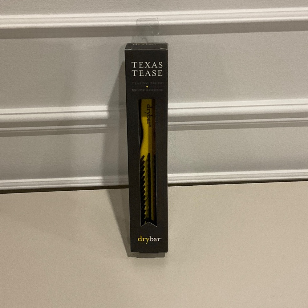 Drybar Texas Tease Yellow Hair Brush